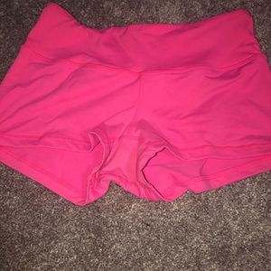 Medium stretch booty shorts